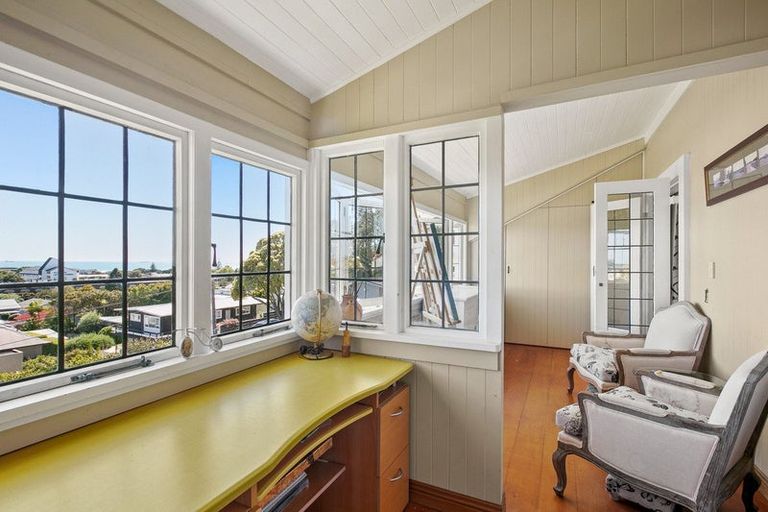Photo of property in 124 Pendarves Street, New Plymouth, 4312