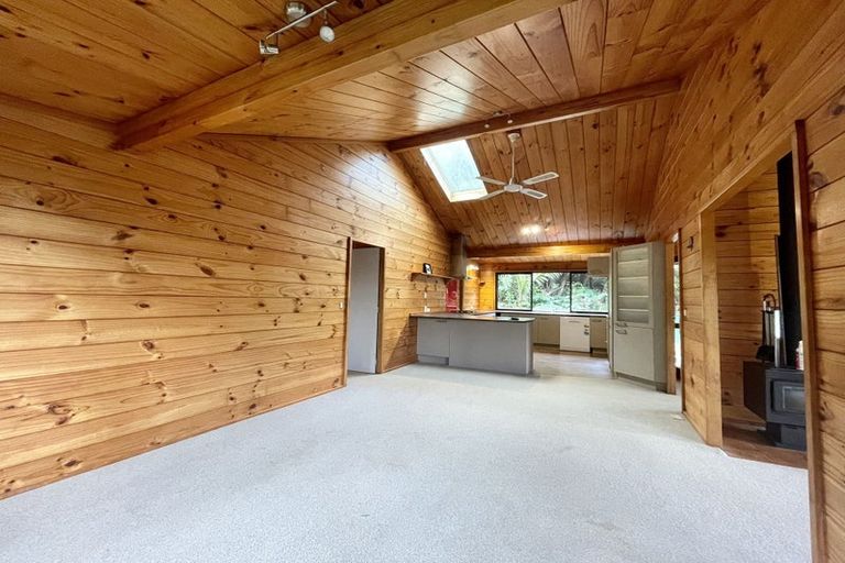 Photo of property in 25 Emlyn Place, Torbay, Auckland, 0630