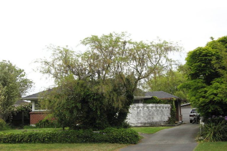 Photo of property in 35 Sevenoaks Drive, Bryndwr, Christchurch, 8053