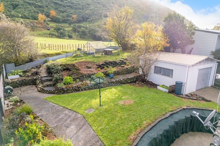 Photo of property in 57 Hartford Crescent, Totara Park, Upper Hutt, 5018