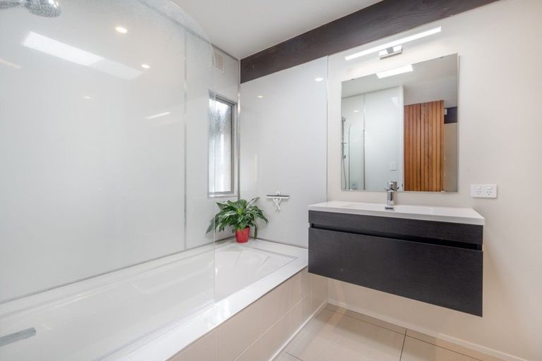 Photo of property in 60 Fordyce Avenue, Sunnyhills, Auckland, 2010