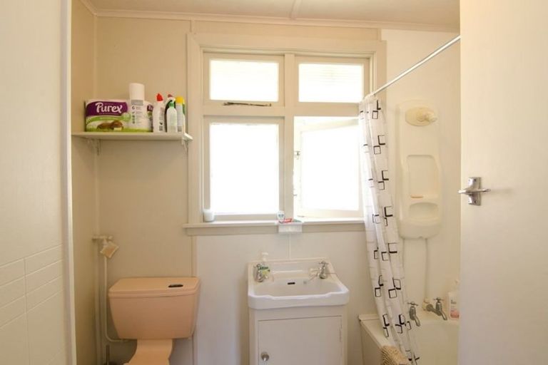 Photo of property in 147 Branxholm Street, Roxburgh, 9500