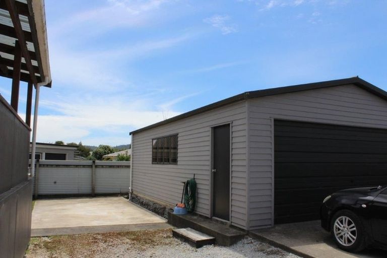 Photo of property in 15 Feary Crescent, Takaka, 7110