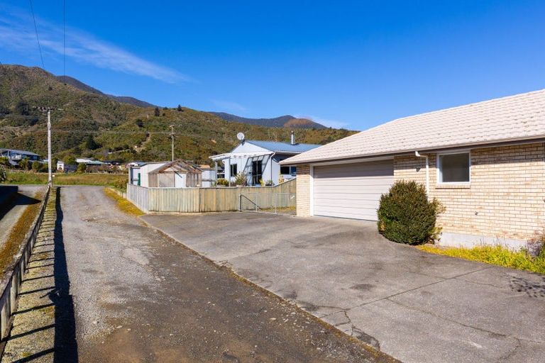 Photo of property in 257a Waikawa Road, Waikawa, Picton, 7220