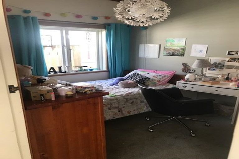 Photo of property in 102 Kelburn Parade, Kelburn, Wellington, 6012