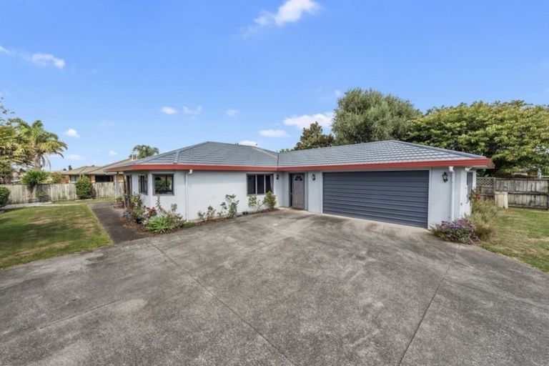 Photo of property in 21 Waiwherowhero Drive, St Andrews, Hamilton, 3200