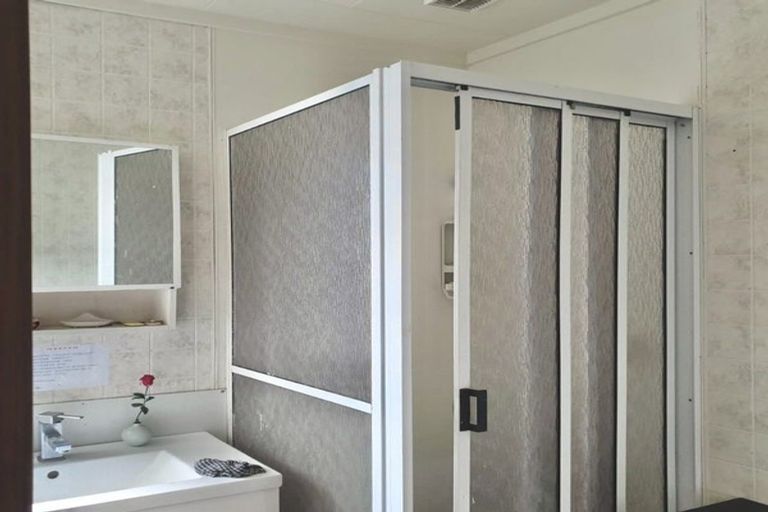 Photo of property in 190 Universal Drive, Henderson, Auckland, 0610