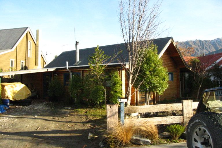 Photo of property in 4 Larch Court, Kelvin Heights, Queenstown, 9300