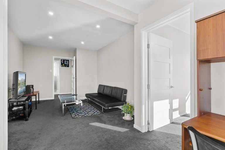 Photo of property in 14 Earnslaw Crescent, Bryndwr, Christchurch, 8053