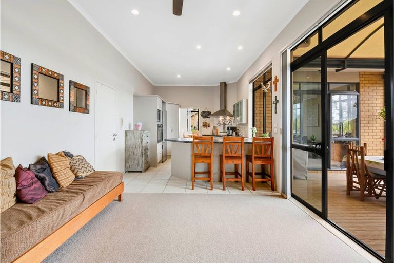 Photo of property in 4 Kingtide Place, Red Beach, 0932