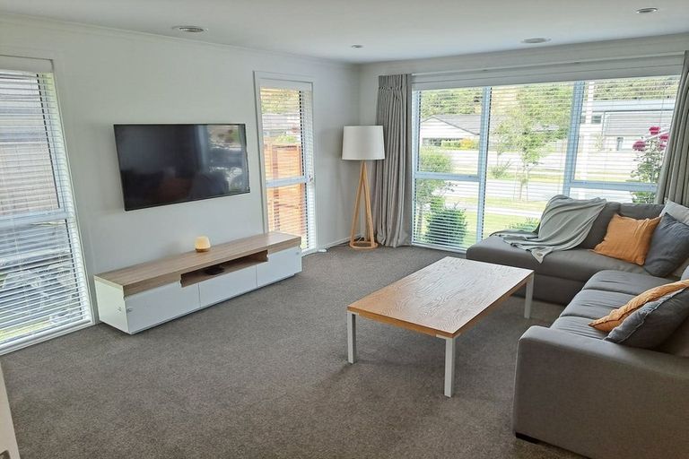Photo of property in 35 Banks Boulevard, Whitby, Porirua, 5024