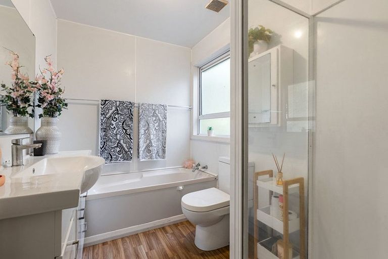 Photo of property in 14 Kowhai Street, Tawa, Wellington, 5028