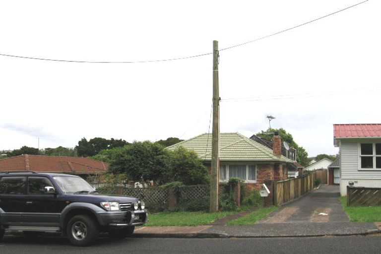 Photo of property in 1/58 Hillcrest Avenue, Hillcrest, Auckland, 0627