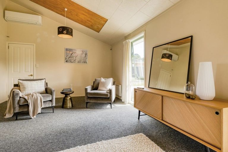 Photo of property in 53 Cabeleigh Drive, Helensville, 0800