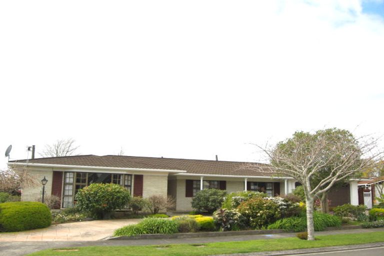 Photo of property in 15 John Guthrie Place, Merrilands, New Plymouth, 4312