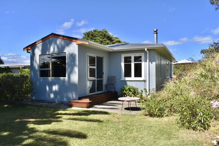 Photo of property in 16 Koromiko Street, Otaki Beach, Otaki, 5512