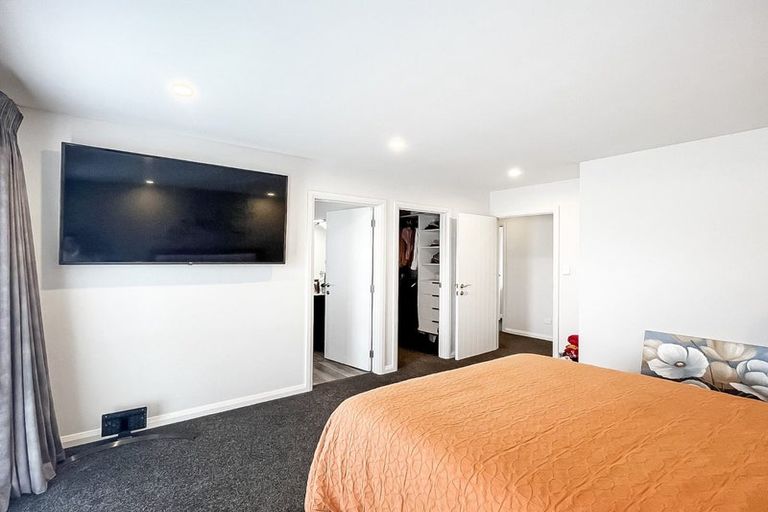 Photo of property in 53 Johnstone Drive, Fitzherbert, Palmerston North, 4410