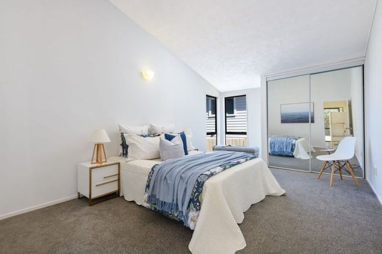 Photo of property in 5 Marlin Street, West Harbour, Auckland, 0618