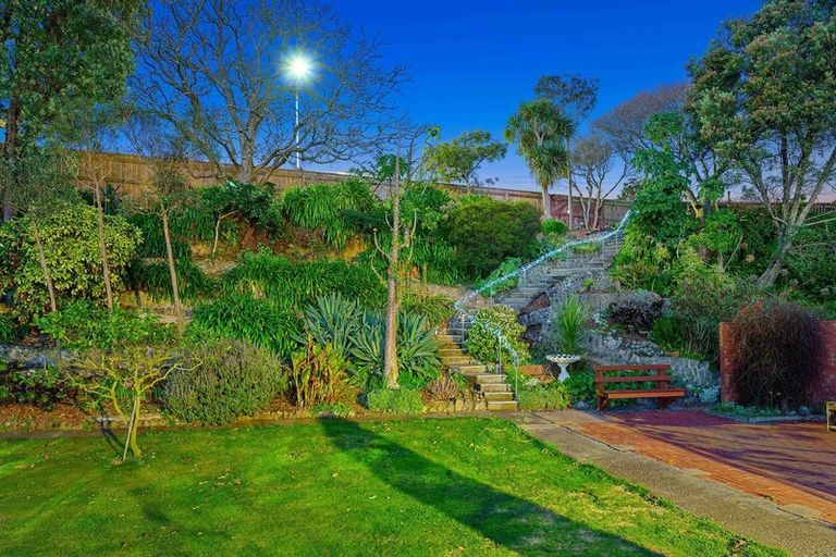 Photo of property in 11 Iti Grove, Waikanae, 5036