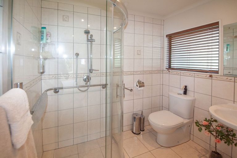 Photo of property in 6 Derry Hill, Churton Park, Wellington, 6037