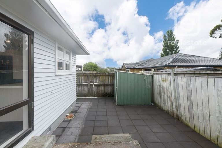 Photo of property in 11 Ingleby Place, Kelston, Auckland, 0602