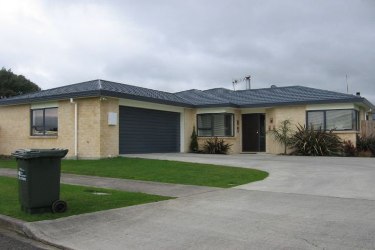 Photo of property in 1 Sunshine Place, Kelvin Grove, Palmerston North, 4414