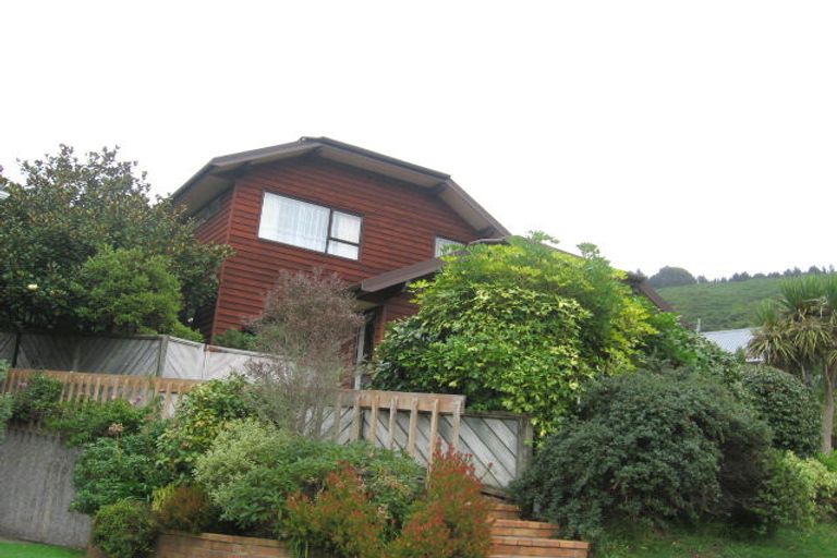 Photo of property in 23 Duval Grove, Tawa, Wellington, 5028