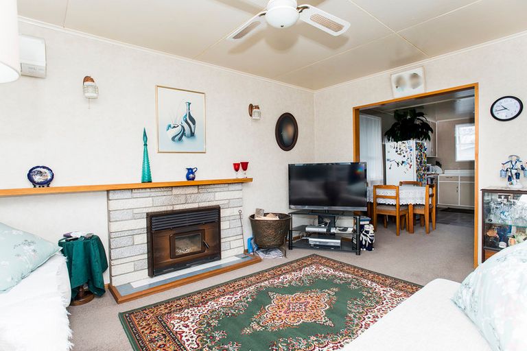 Photo of property in 11 Park Road, Patutahi, Gisborne, 4072