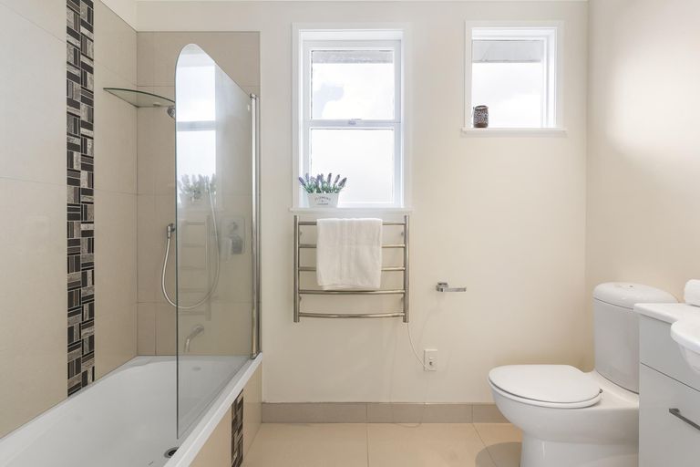 Photo of property in 1/1 Cooper Place, Papakura, 2110