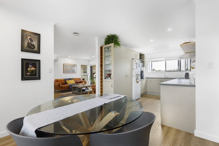 Photo of property in 16 Daniel Place, Kelvin Grove, Palmerston North, 4414