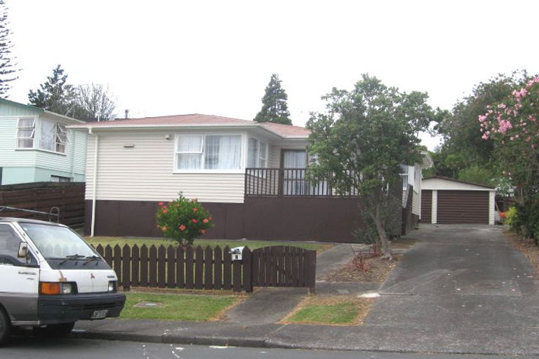 Photo of property in 5a Emirau Place, Glenfield, Auckland, 0629