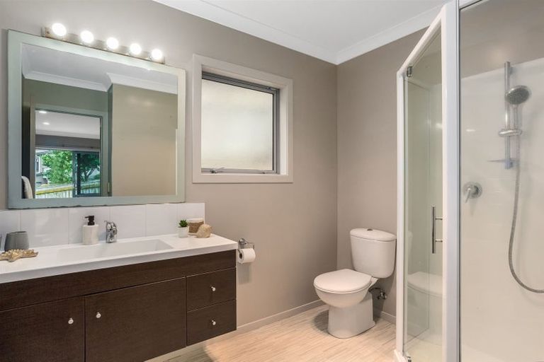 Photo of property in 5 Fiordland Place, Aotea, Porirua, 5024