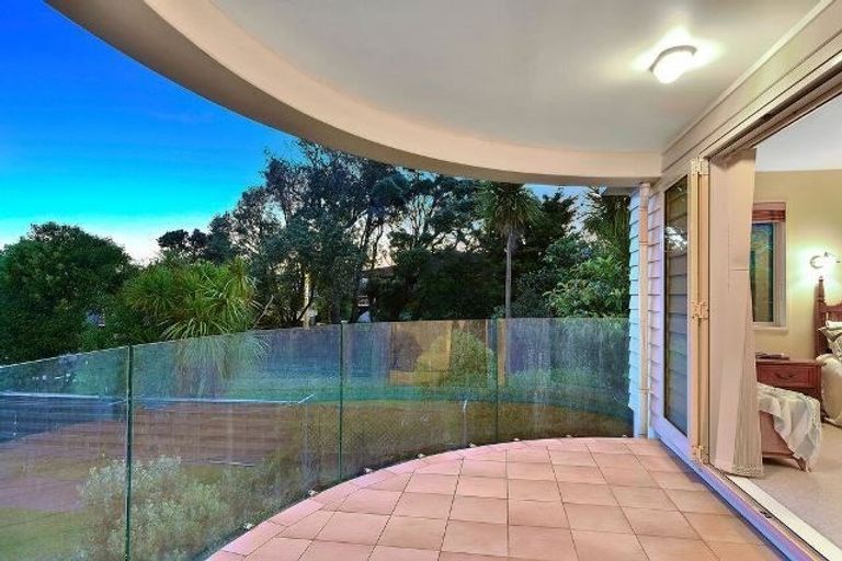 Photo of property in 33a Manly Esplanade, Browns Bay, Auckland, 0630