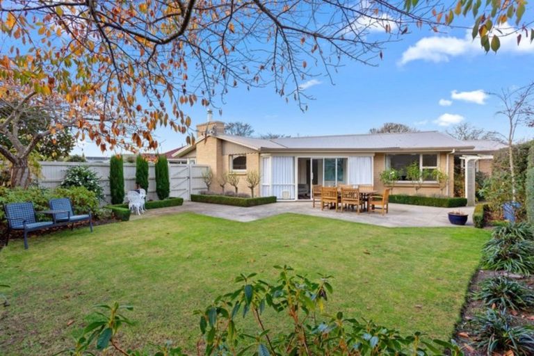 Photo of property in 2 Hudson Street, Bryndwr, Christchurch, 8053
