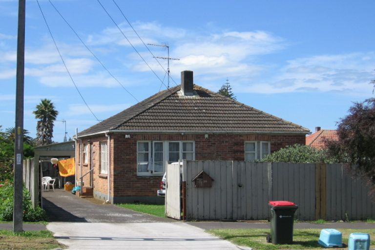 Photo of property in 36 Anderson Avenue, Point England, Auckland, 1072
