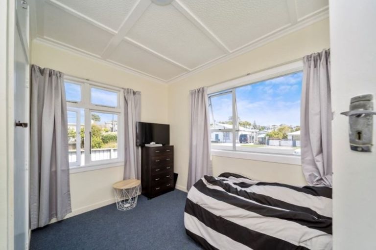 Photo of property in 3 Rainsford Street, Moturoa, New Plymouth, 4310