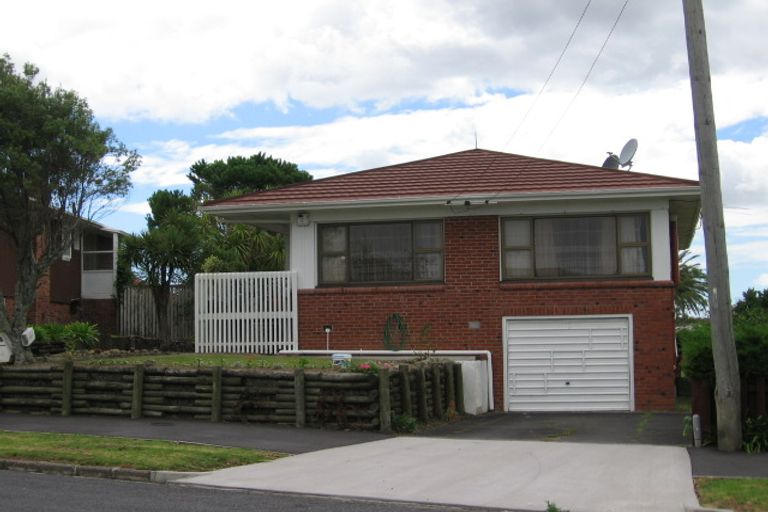 Photo of property in 8 Lynbrooke Avenue, Blockhouse Bay, Auckland, 0600