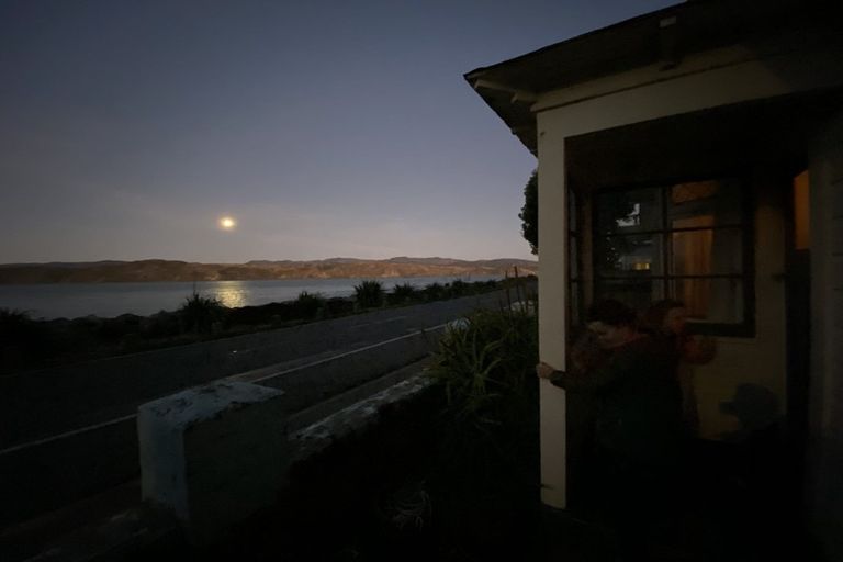 Photo of property in 168 Breaker Bay Road, Breaker Bay, Wellington, 6022