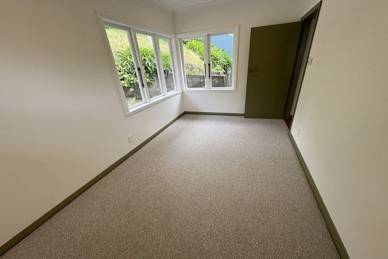 Photo of property in 71 Seatoun Heights Road, Seatoun, Wellington, 6022