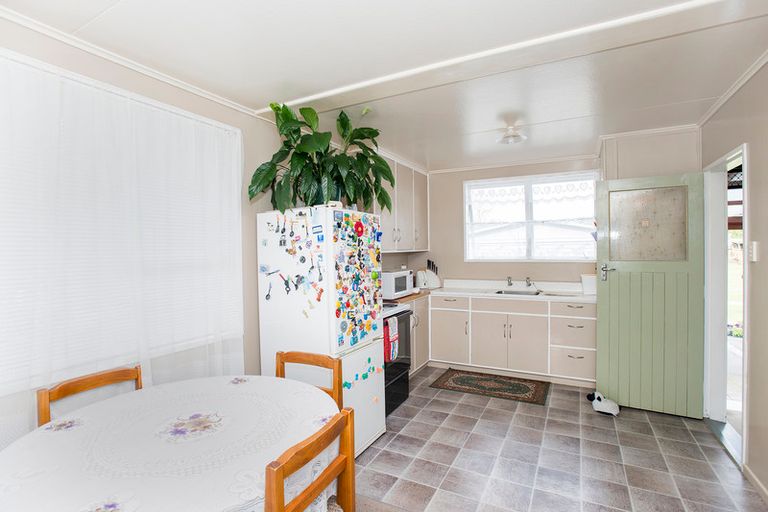 Photo of property in 11 Park Road, Patutahi, Gisborne, 4072