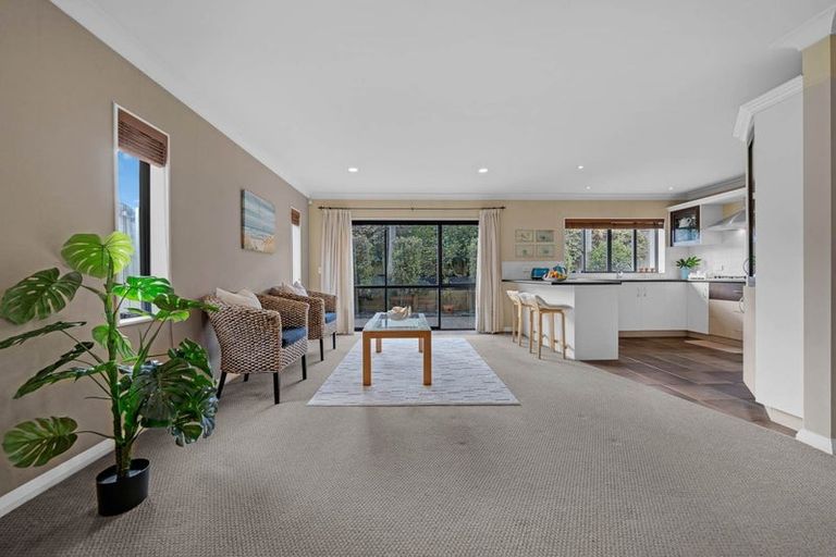 Photo of property in 11 Gordal Place, Flat Bush, Auckland, 2016