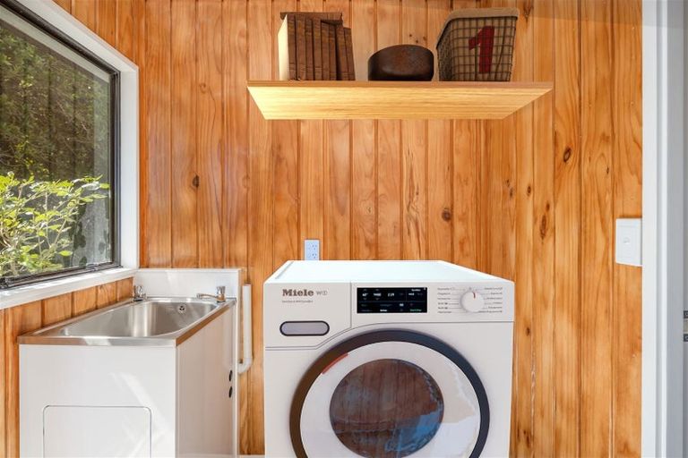 Photo of property in 42b Glanmire Road, Newlands, Wellington, 6037