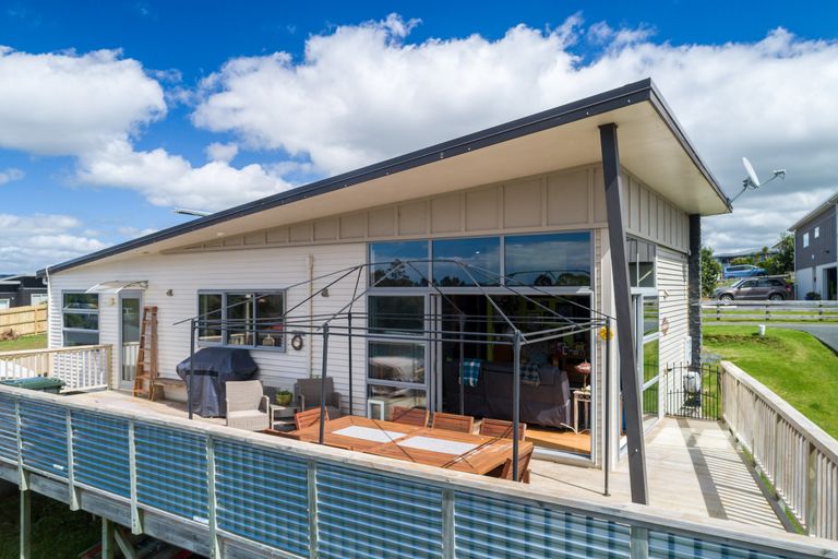 Photo of property in 11 Takahe Place, Mangawhai, 0505