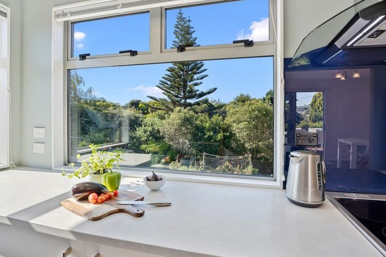 Photo of property in 15 Napier Grove, Waikanae Beach, Waikanae, 5036
