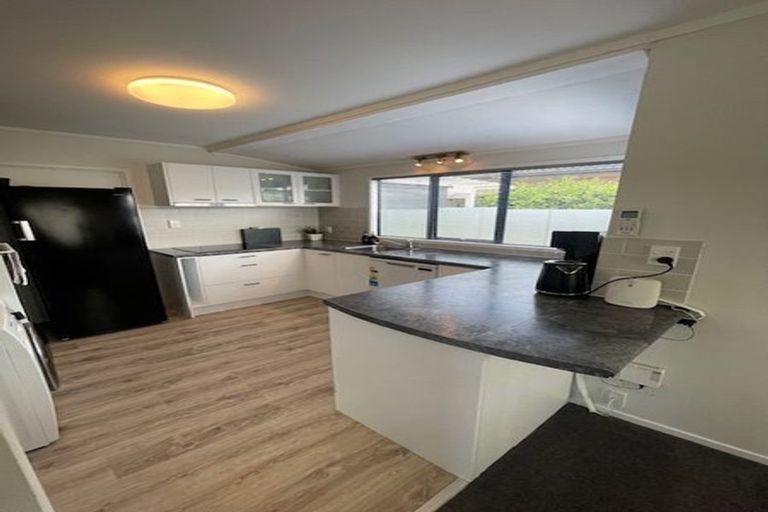 Photo of property in 12 Fresil Lane, Massey, Auckland, 0614