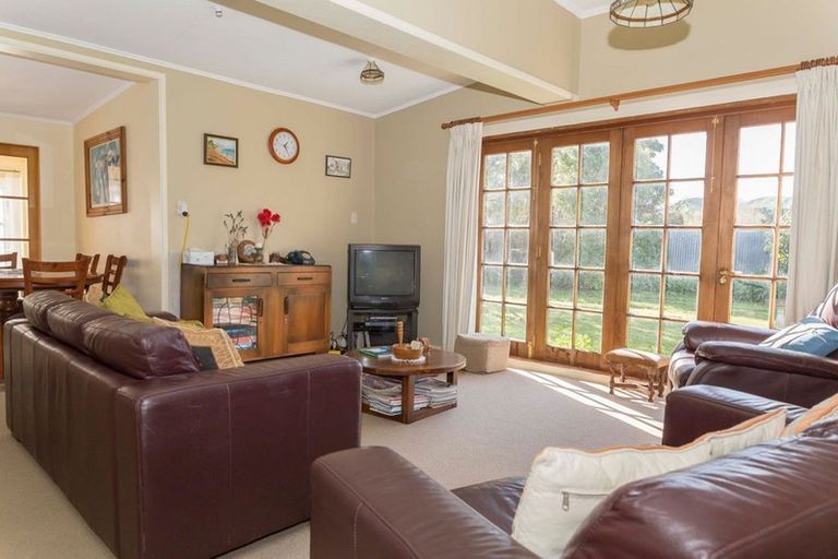 Photo of property in 44 Seaview Road, Herbertville, 4970