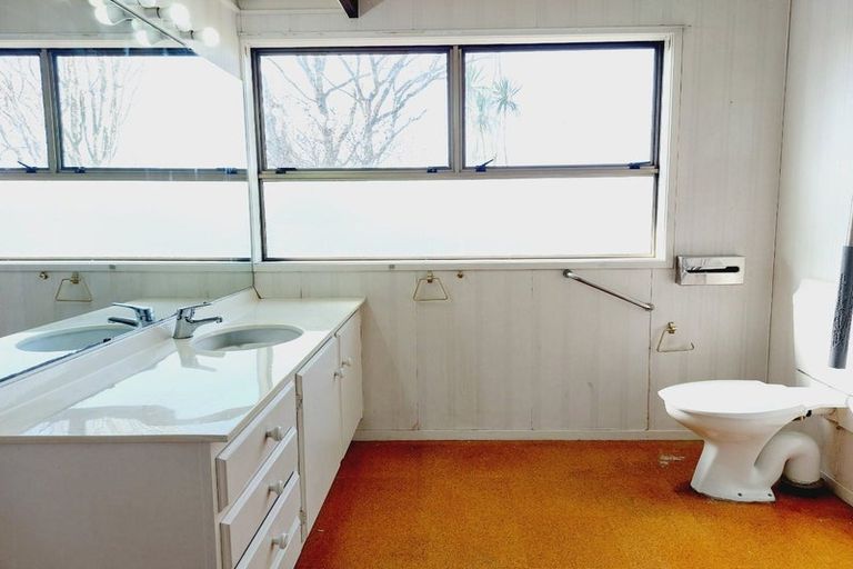 Photo of property in 17 Hamish Place, Sunnyhills, Auckland, 2010