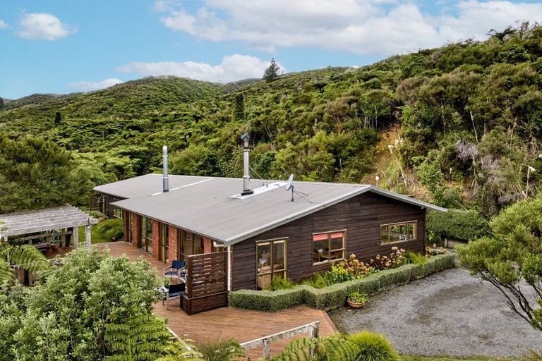 Photo of property in 25a Mt Cecil Road, Moonshine Valley, Porirua, 5381
