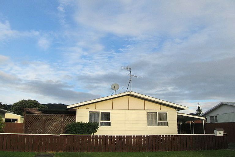 Photo of property in 18 Makarini Street, Paraparaumu, 5032
