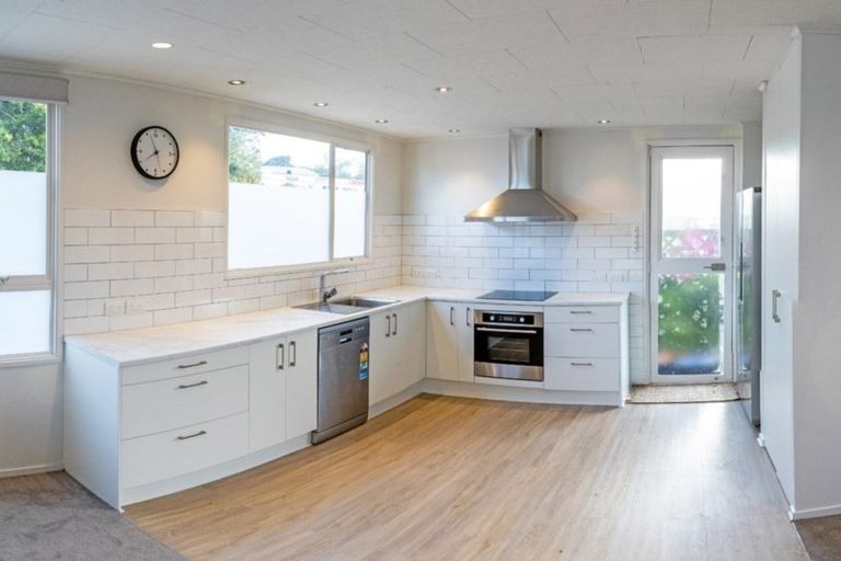 Photo of property in 1/79 Everglade Drive, Goodwood Heights, Auckland, 2105